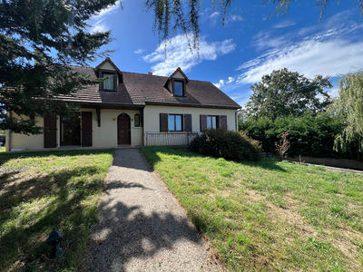 Maison - 214 m² - 7 pièces