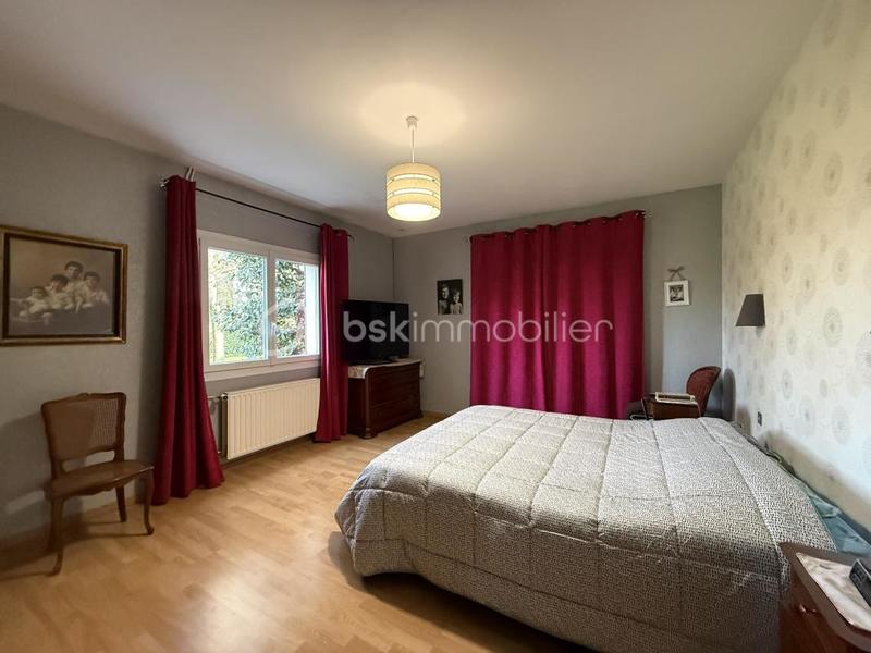 Propriété - 260 m² - 8 pièces