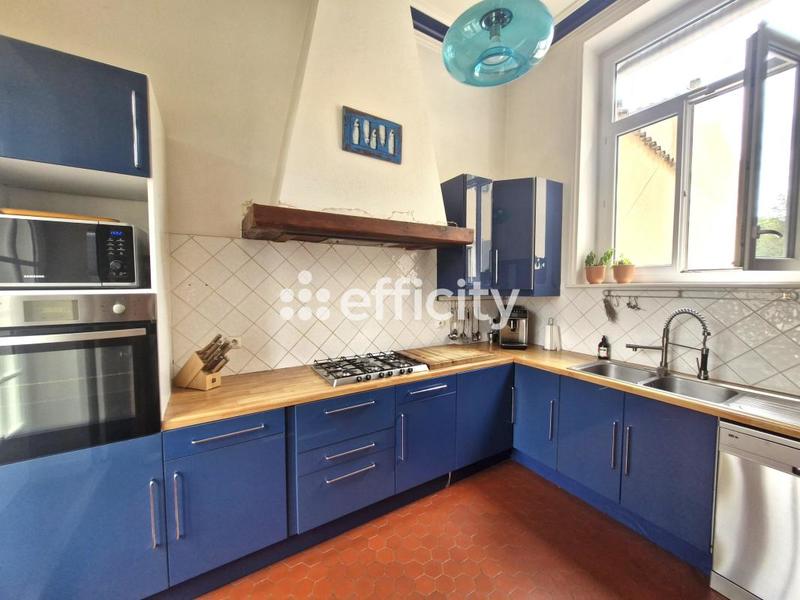 Maison - 374 m² - 9 pièces