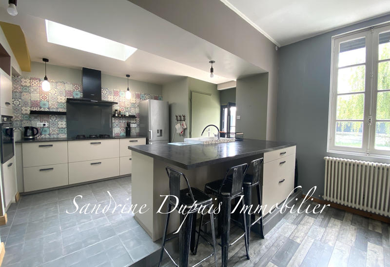 Propriété - 230 m² - 8 pièces