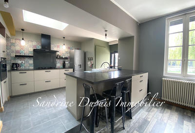 Propriété - 230 m² - 8 pièces