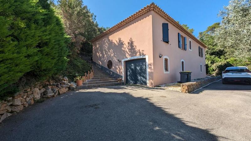 Villa - 163 m² - 6 pièces