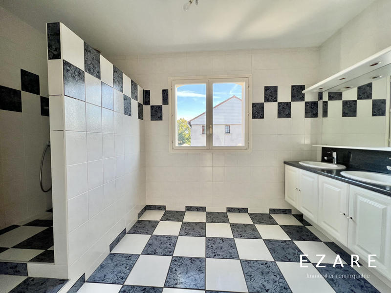 Maison - 180 m² - 7 pièces