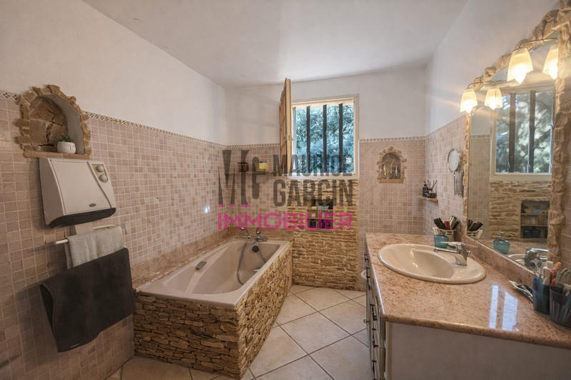 Maison - 170 m² - 13 pièces