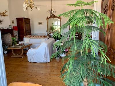 Maison - 380 m² - 12 pièces