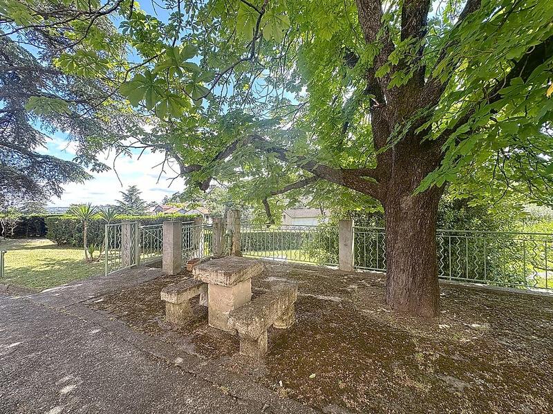 Maison - 243 m² - 9 pièces