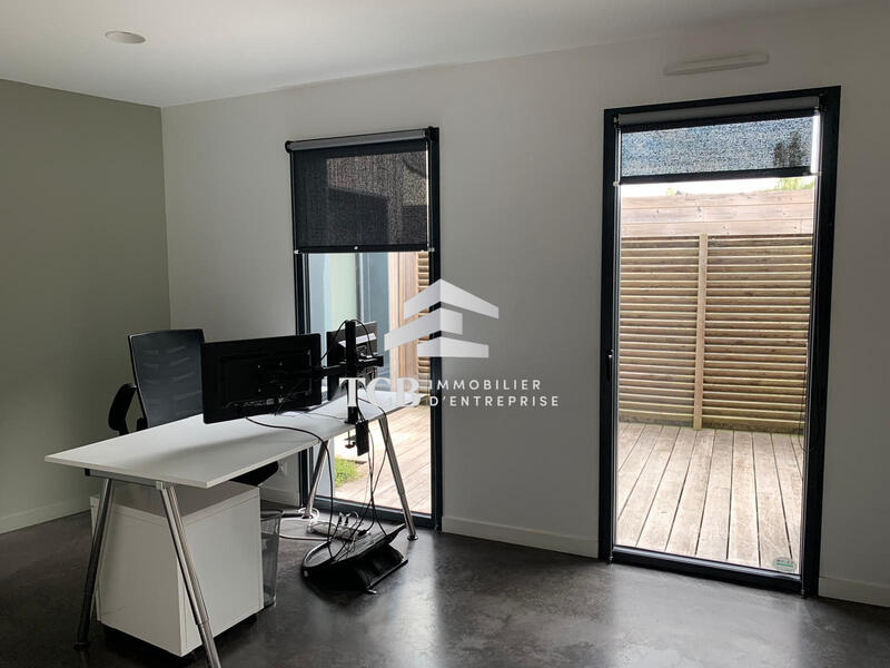 Bureau - 220 m²
