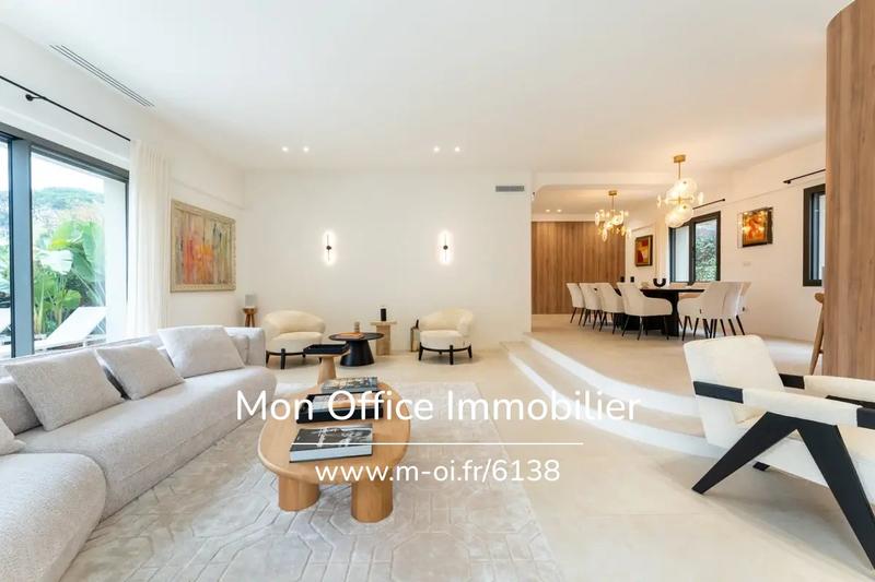Propriété - 230 m² - 7 pièces