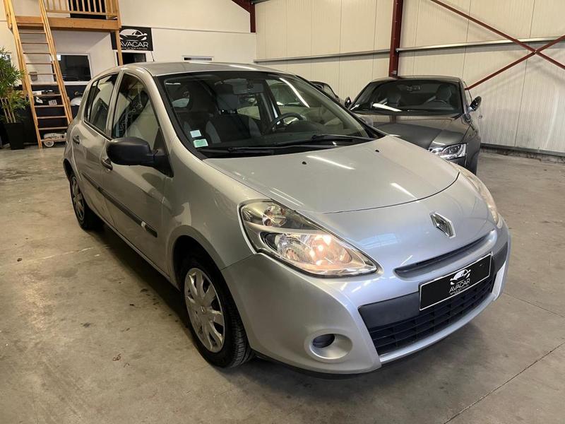 Renault Clio III 5 Portes Phase 2 1.5 dCi 68 cv
