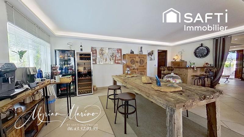 Maison - 308 m² - 12 pièces