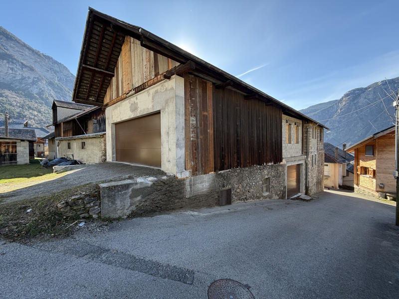 Maison - 324 m² - 5 pièces