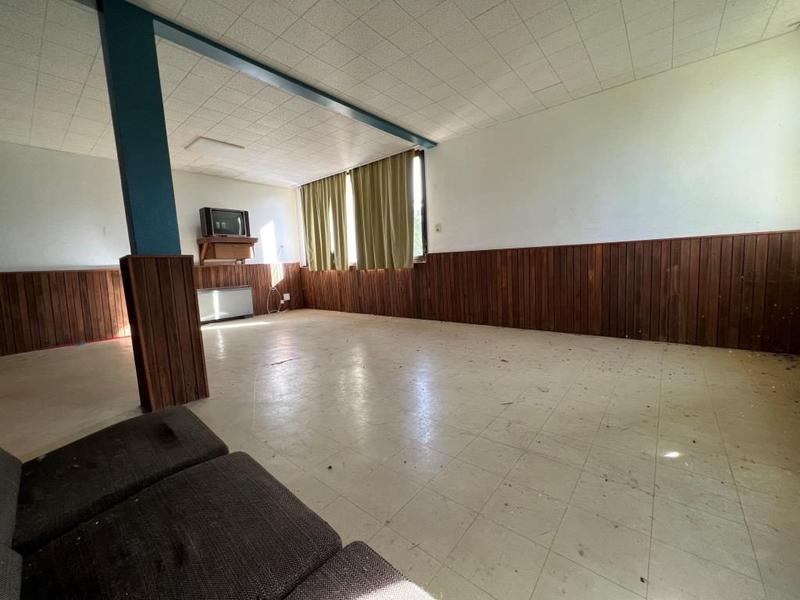 Maison - 1 238 m² - 20 pièces