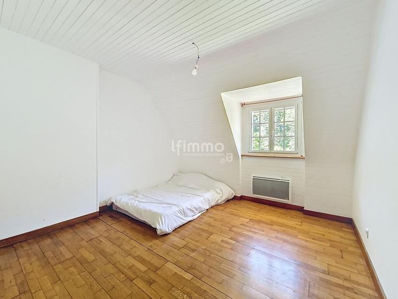 Propriété - 234 m² - 8 pièces