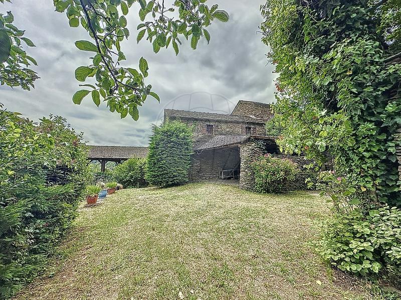 Propriété - 420 m² - 10 pièces