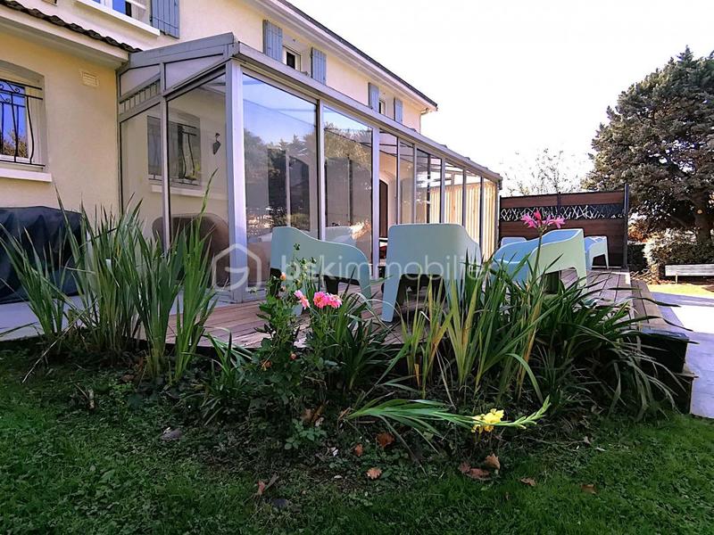 Maison - 248 m² - 11 pièces