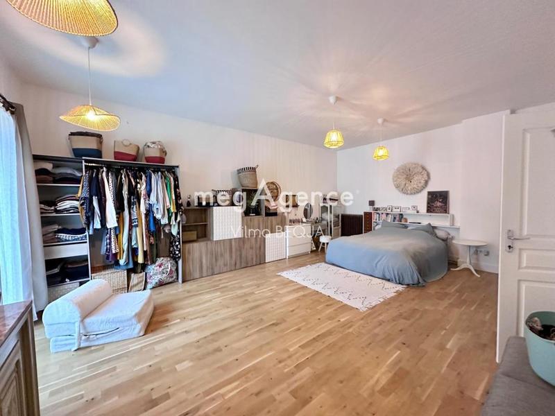 Maison - 400 m² - 6 pièces