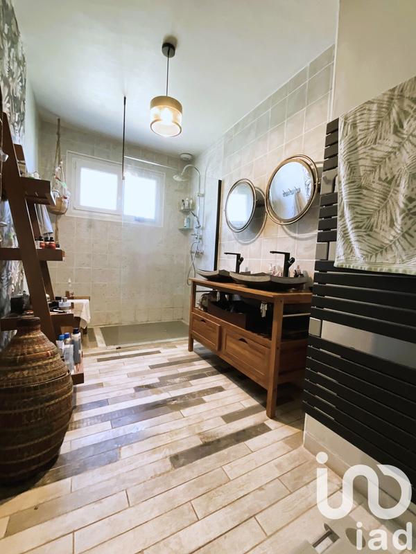 Maison - 220 m² - 5 pièces