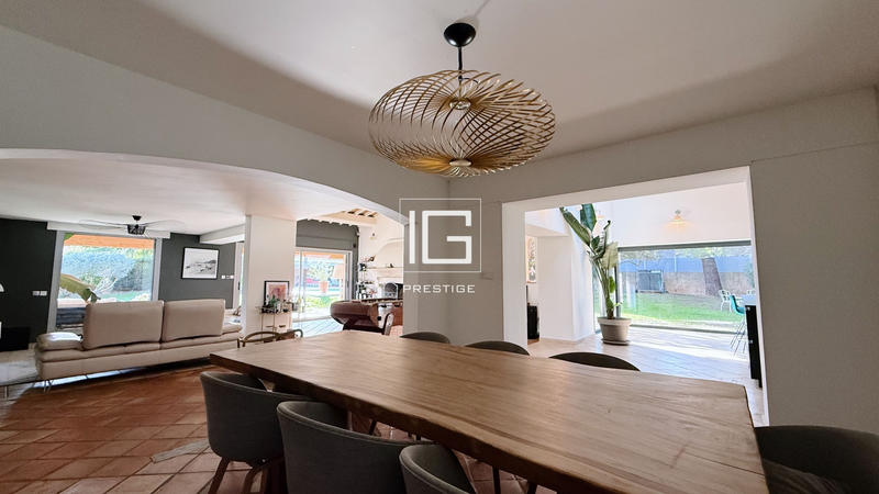 Maison - 300 m² - 7 pièces