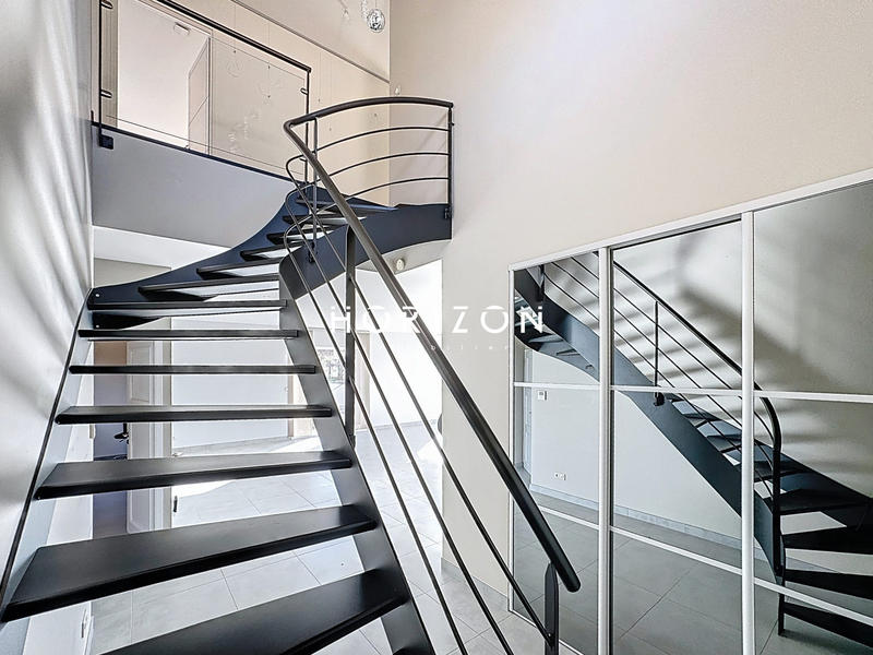 Maison contemporaine - 216 m² - 8 pièces