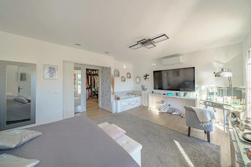 Maison - 152 m² - 6 pièces