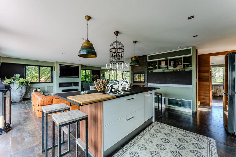 Villa - 240 m² - 9 pièces