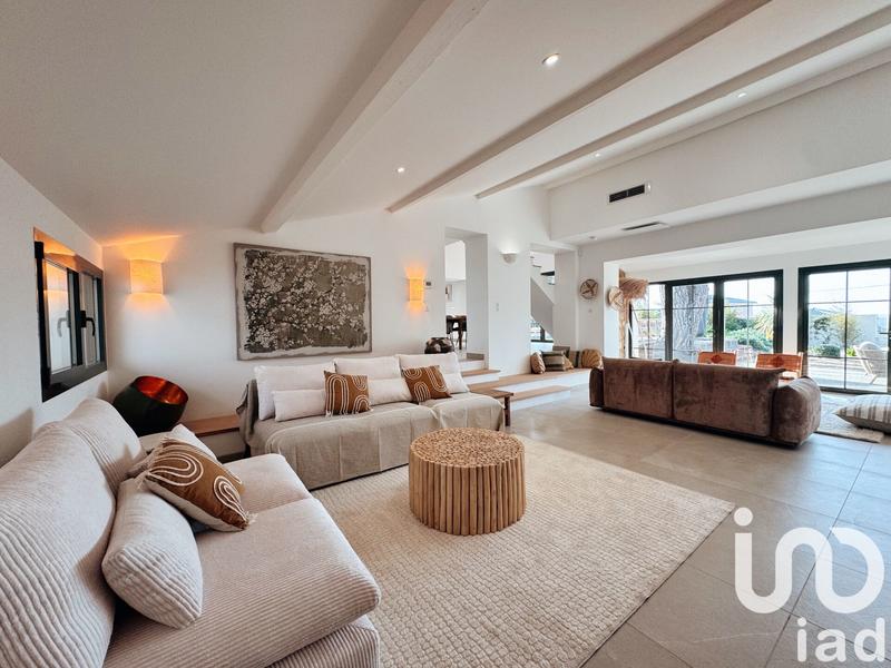 Maison - 207 m² - 7 pièces