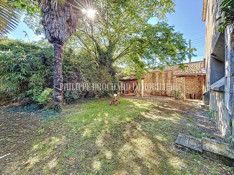 Maison - 241 m² - 12 pièces