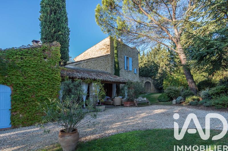 Maison - 402 m² - 12 pièces