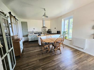 Propriété - 200 m² - 8 pièces