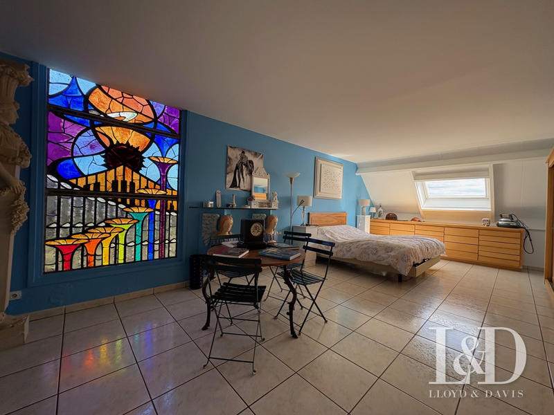 Maison - 374 m² - 10 pièces