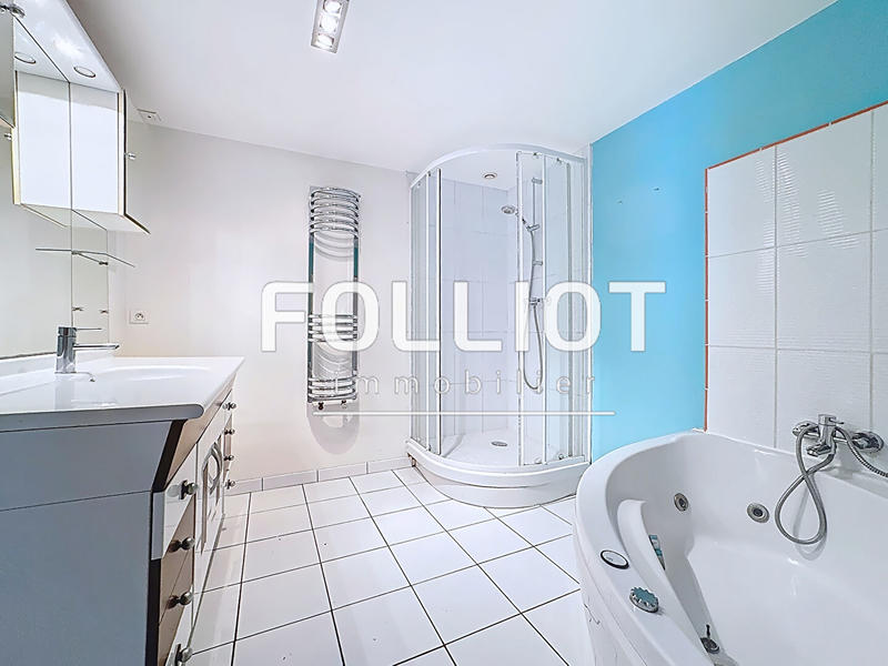 Appartement - 200 m² - 6 pièces