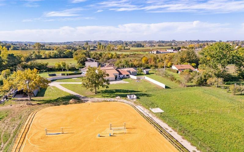 Maison - 260 m² - 6 pièces