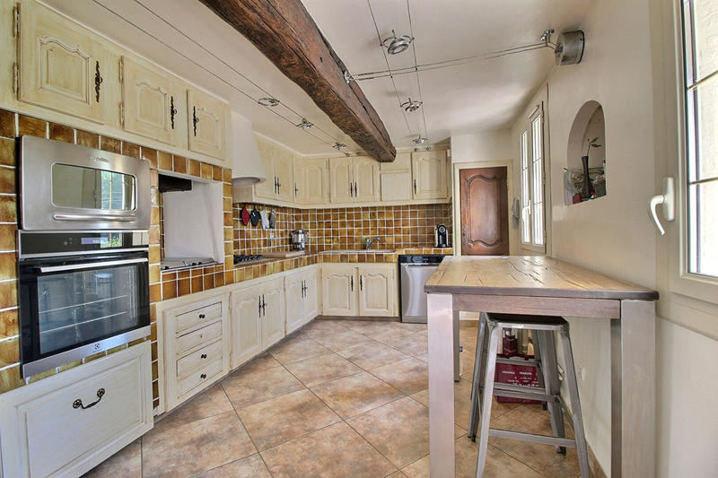 Maison - 270 m² - 12 pièces