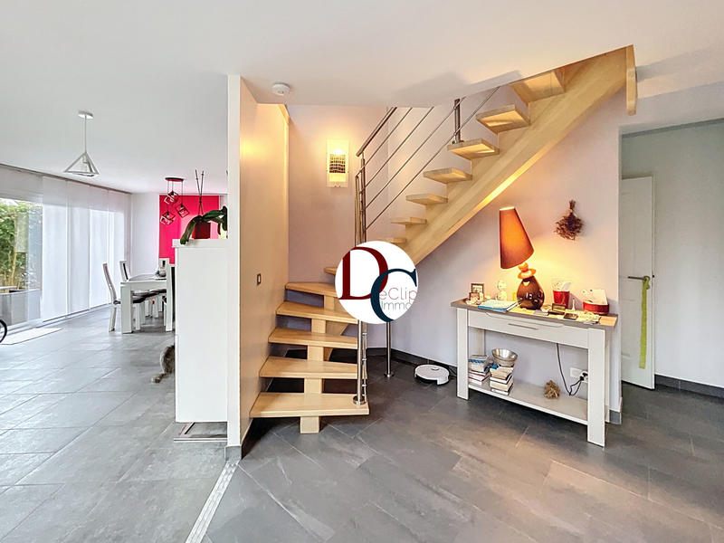 Maison - 210 m² - 6 pièces