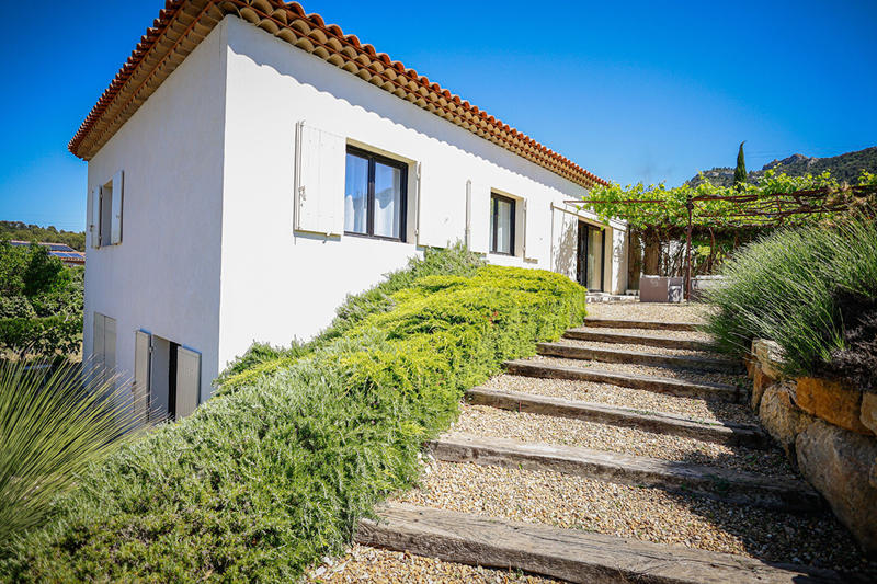 Maison - 250 m² - 6 pièces