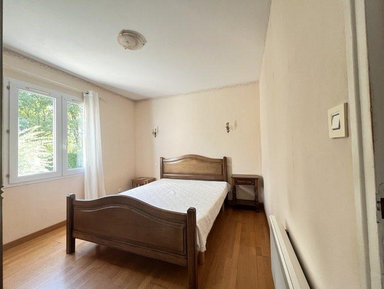 Maison traditionnelle - 211 m² - 7 pièces