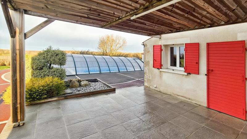 Propriété - 245 m² - 8 pièces