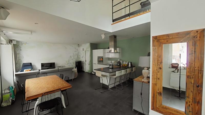 Loft - 121 m² - 5 pièces