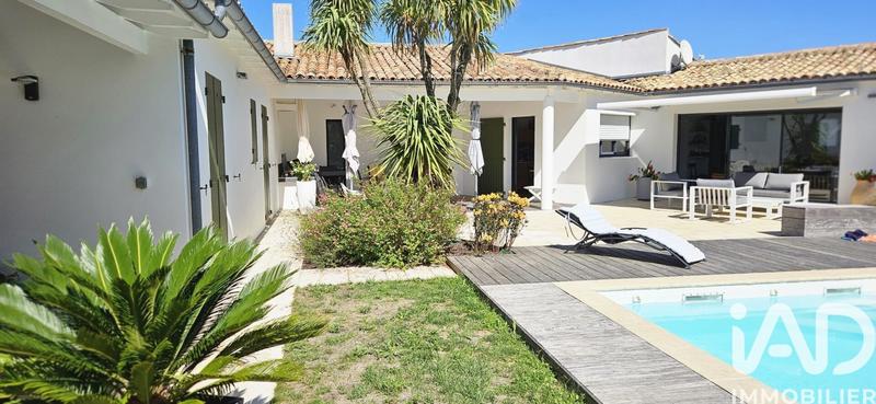 Maison - 219 m² - 5 pièces