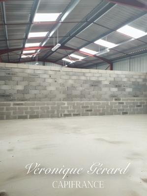 Hangar - 200 m² - 2 pièces