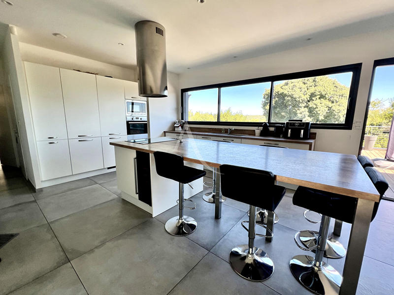 Maison - 277 m² - 6 pièces