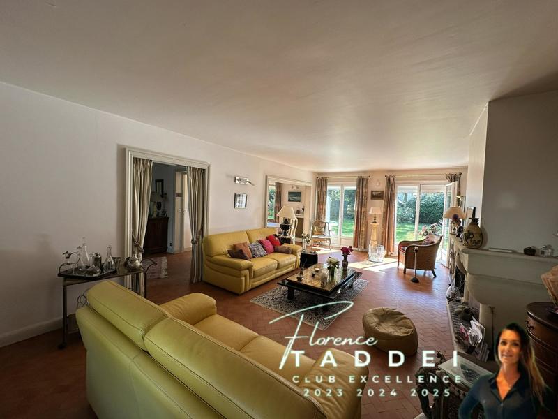 Maison - 210 m² - 7 pièces