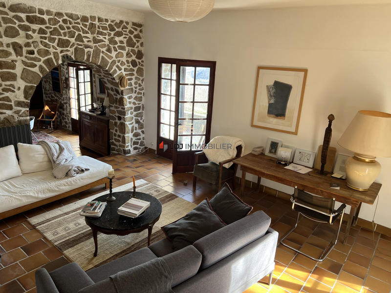 Mas - 240 m² - 5 pièces