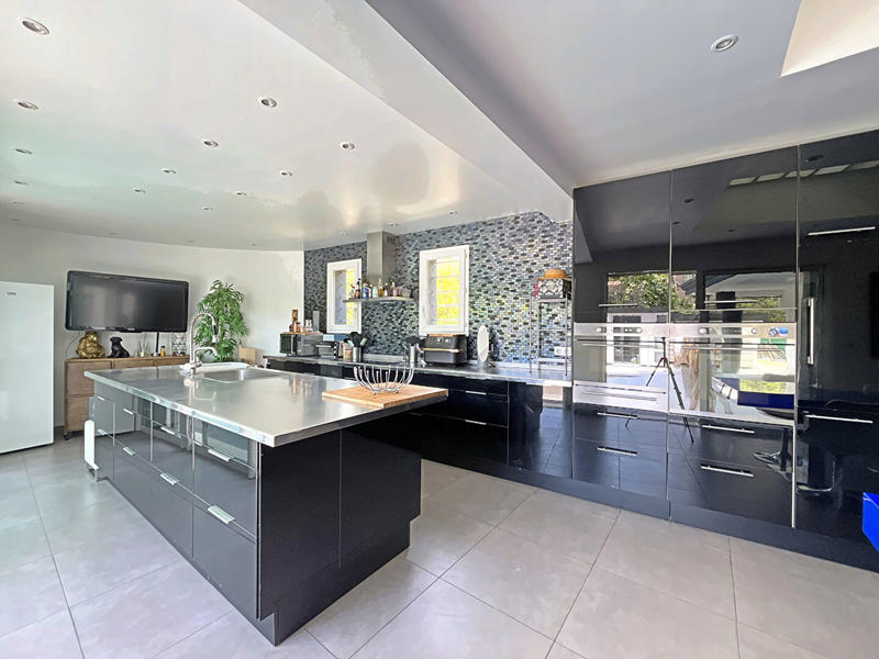 Maison - 279 m² - 7 pièces