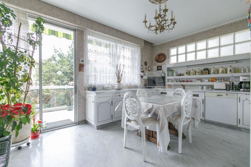 Propriété - 212 m² - 7 pièces