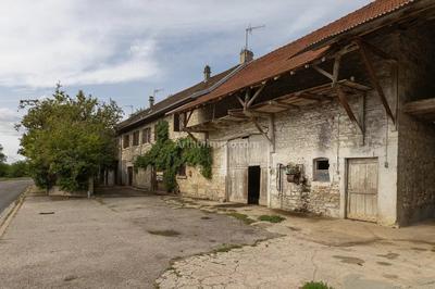 Maison - 238 m² - 10 pièces