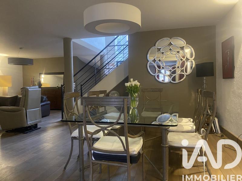 Maison - 238 m² - 5 pièces