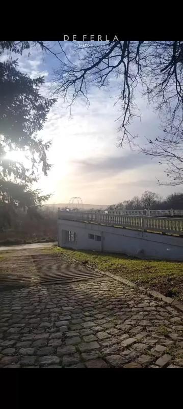 Immeuble - 1 500 m² - 15 pièces