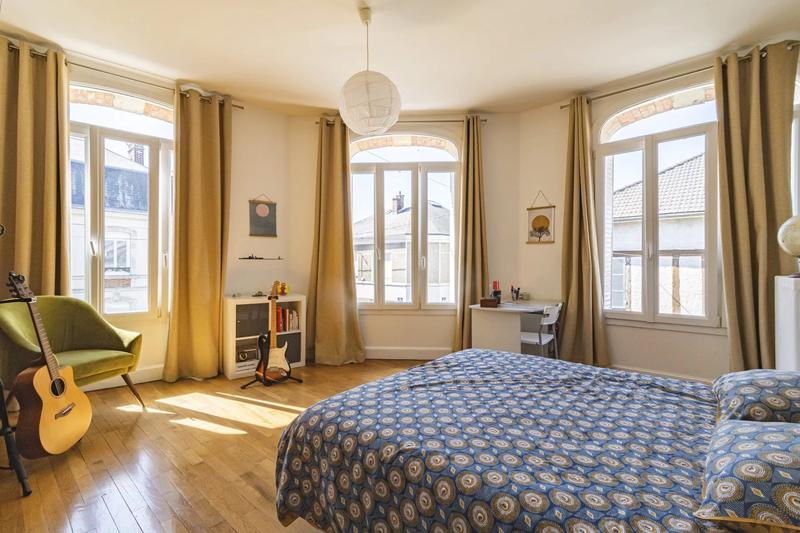 Maison - 216 m² - 8 pièces