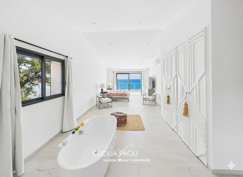 Villa - 316 m² - 9 pièces